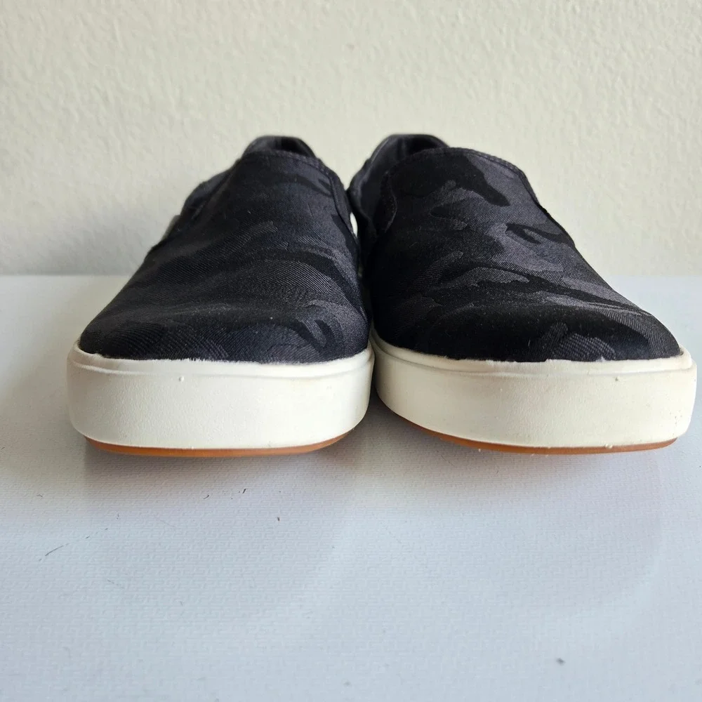 OluKai Lae'ahi Pa'i Mens Black Camo Textile Slip On Sneakers Drop Heel Size 9